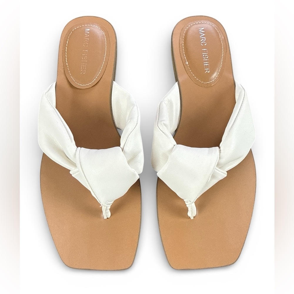 MARC FISHER WHITE TAN 140 Leather Thong Sandals Flip Flops FLAT SLIDES  Size 7 M